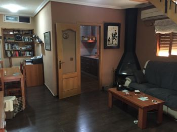 Salón con chimenea