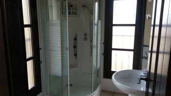 Jacuzzi del aseo de la 2ª planta.