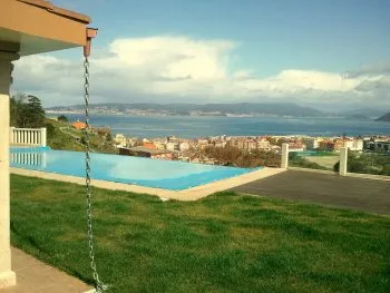 Preciosa casa con piscina e inmejorables vistas a la ria de pontevedra