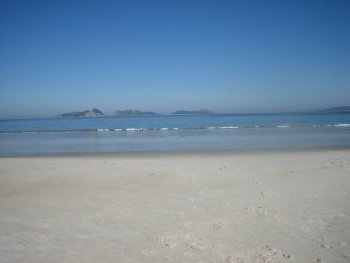 Vistas de Islas Cies desde la playa a pie de apartamento
