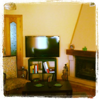 salón con chimenea