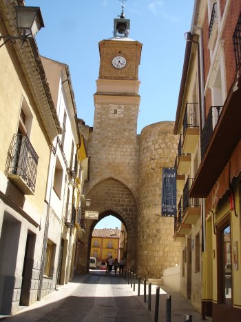 PUERTA DE LA VILLA