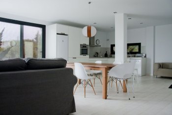 Casa unifamiliar nueva de diseño y ecológica cerca de playa y mont (5)