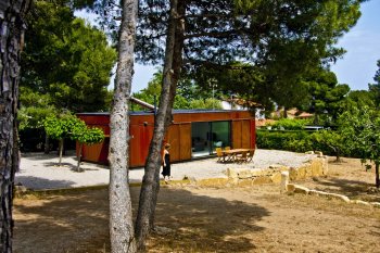 Casa unifamiliar nueva de diseo y ecolgica cerca de playa y montaa en urbanizacin