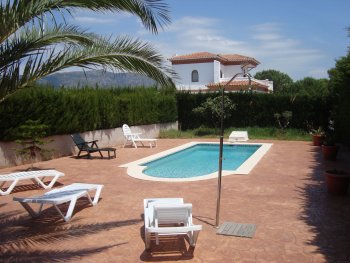 Casa adosada con piscina privada a 1,5km de la playa