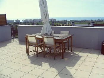 Ático con solarium privado en alquiler a 500 m de la playa. [120m2 (2)