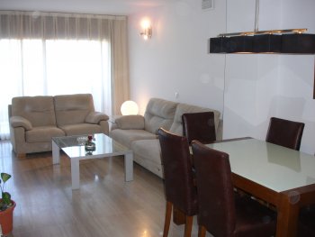 Se alquila apartamento alto standing en 1 linea de mar 4 plazas en cambrils puerto (playa esquirol) con parking, piscinas, jardin, a.acondicionado