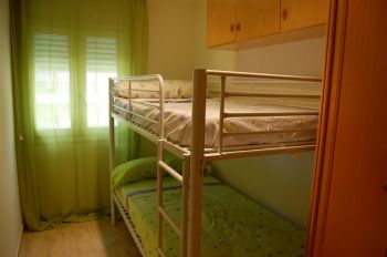 Dormitorio con literas