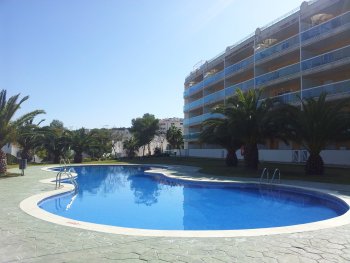 Apartamento con solarium y piscina (7)