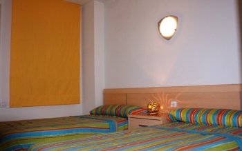 Apartamento con solarium y piscina (4)