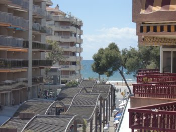 Se alquila apartamento en salou, a 100 m de la principal playa y hasta 6 pax por dias o semanas