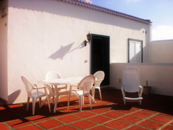 SE ALQUILA BUNGALOW CON AMPLIA TERRAZA Y SOL LOS 320 DIAS DEL AÑO, (2)