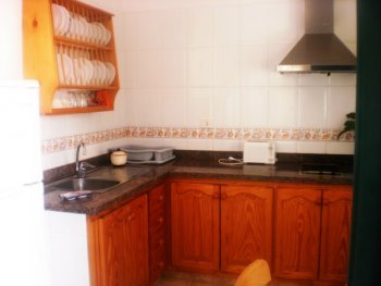 SE ALQUILA BUNGALOW CON AMPLIA TERRAZA Y SOL LOS 320 DIAS DEL AÑO, (3)