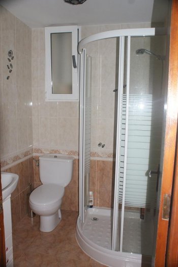 Apartamento a 30 m de la playa, pequeñas vistas frente al mar. (6)