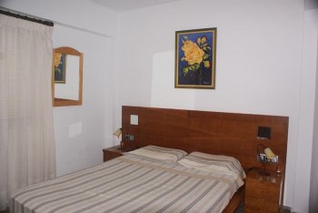 Apartamento a 30 m de la playa, pequeñas vistas frente al mar. (2)