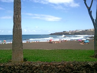 Alquilo piso, Gran Canaria, amplio y comodo, 1km playa, 7 km aeropuerto, 12 km de las Palmas y 30 del sur.