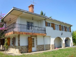 CHALET A LAS AFUERAS DE SANTIAGO DE COMPOSTELA