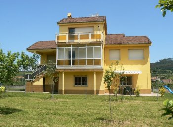 Casa Independiente con jardn a 3 km de la Playa de Rodiles