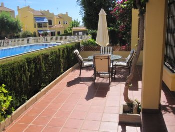 Casa independiente con piscina a 3 km de la playa para 5 dormitorios 10 pax