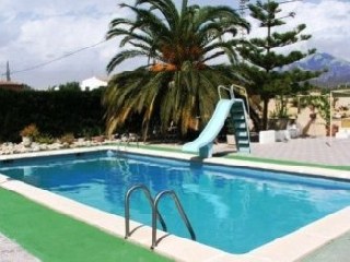 Villa con gran piscina en paraje natural a 6 km de la playa San Juan/ Campello