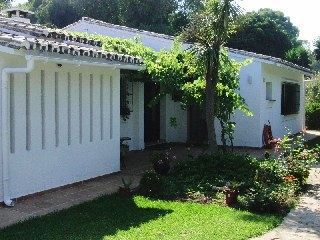 Villa con bonito jardín y piscina en Calahonda (2)