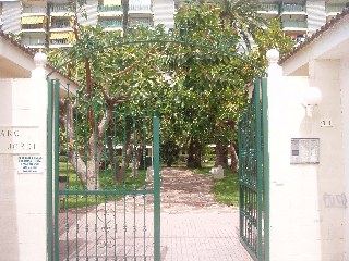 Alquilo apartamento de tres dormitorios con piscina y tenis en Gan (4)