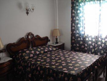 Casa unifamiliar con piscina, jardín y barbacoa (4)