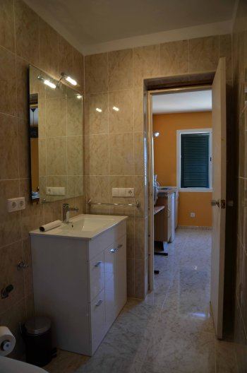 Ba&ntilde;os
