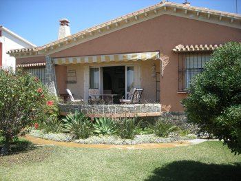 Chalet individual primerísima línea de playa (3)
