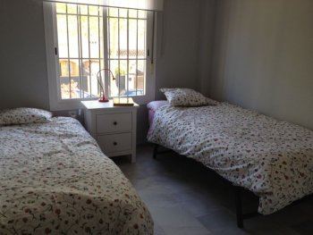 Vende y alquila por temporadas una preciosa casa adosada en las re (5)