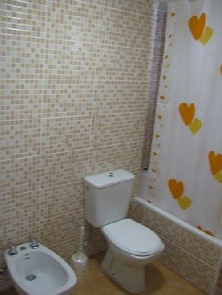 cuarto de baÃ±o completo con baÃ±era
