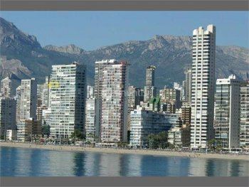 Benidorm. avenida de madrid nª 13. primera linea de la playa de levante. edificio santa margarita.