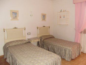 Chalet con jardin y piscina para 10 personas cerca del pueblo y pl (2)