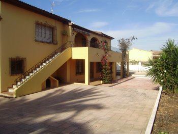 Chalet con jardin y piscina para 10 personas cerca del pueblo y pl (4)