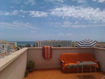 Precioso ático con gran terraza y piscina junto al mar. (1)