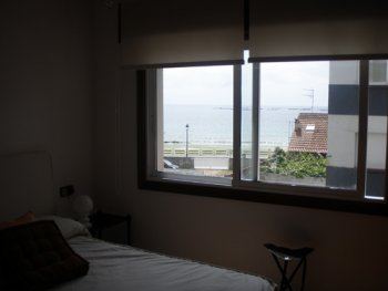 Se alquila apartamento en panxon en 1a linea de playa.