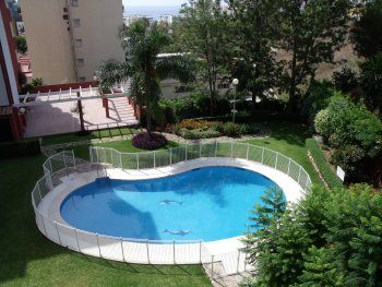 piscina, y parte de jardin