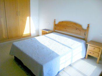 Apartamento en 1ª lÍnea de playa con 3 dormitorios y piscina comun (2)