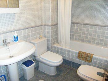 Apartamento en 1ª lÍnea de playa con 3 dormitorios y piscina comun (5)