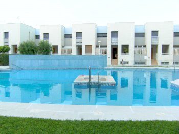 Apartamento en 1ª lÍnea de playa con 3 dormitorios y piscina comun (1)