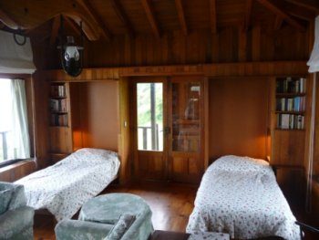 INTERIOR 3