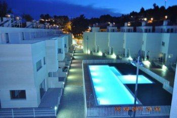 Adosado de lujo con piscina (3)