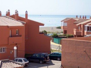 Bonito apartamento 1 dorm en urbanizacion a pide de playa (1)