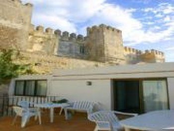 edificio de apartamentos en el casco antiguo de tarifa cap min.1 max 17 personas a 4 minutos de las playas