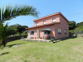 Chalet celorio-llanes lado playas (8 personas)