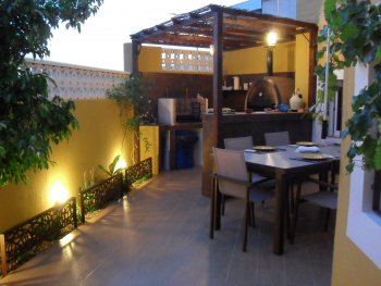 Cocina de verano y comedor en la terraza