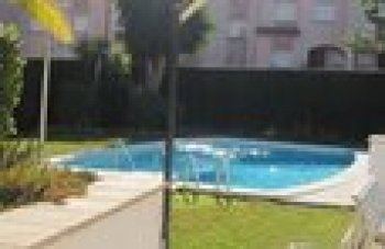 Apartamento bajo con acceso directo a piscina comunitaria