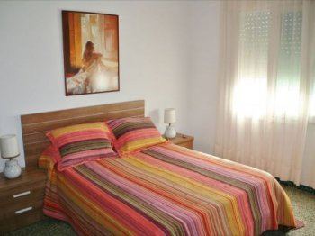 Alquiler de temporada vivienda a pie de playa tranquila y familiar (2)