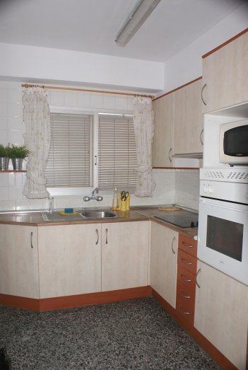Apartamento a 30 m de la playa, pequeñas vistas frente al mar. (5)