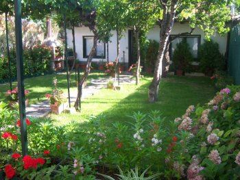 Chalet con jardín en el centro de la ciudad (2)